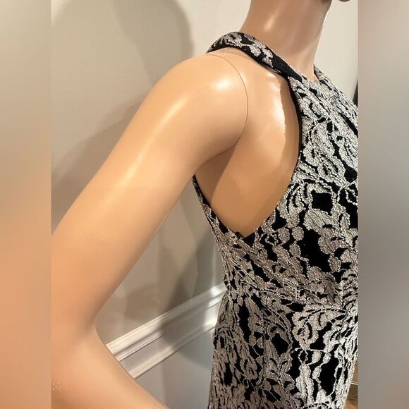 Rightway lace gowned - Picture 5 of 5